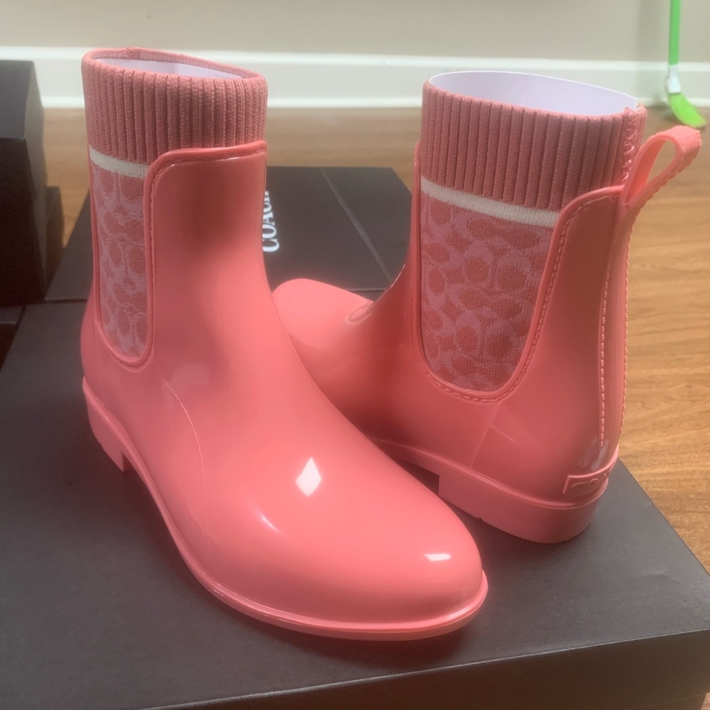 New women’s coach rain boots size 6. New in box never worn